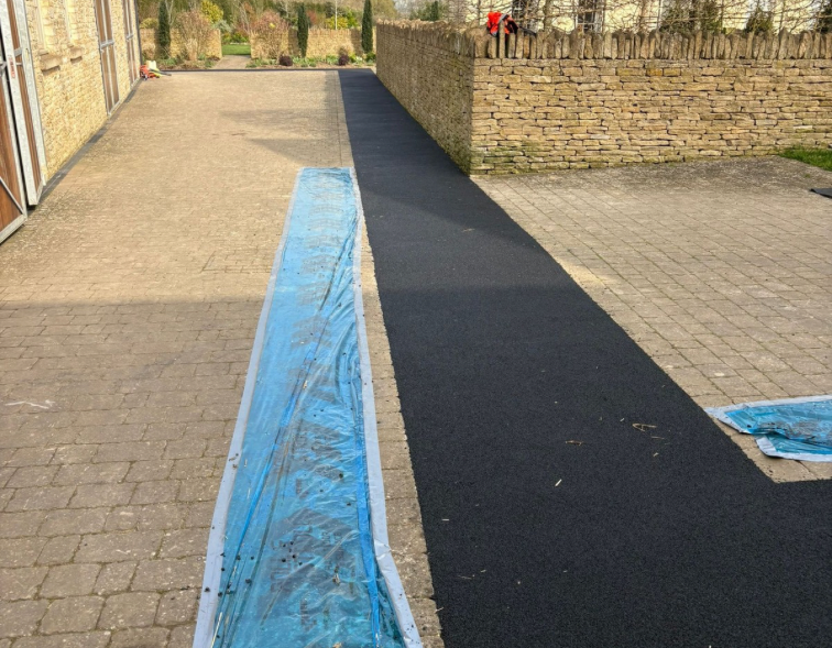 External equine rubber walkway